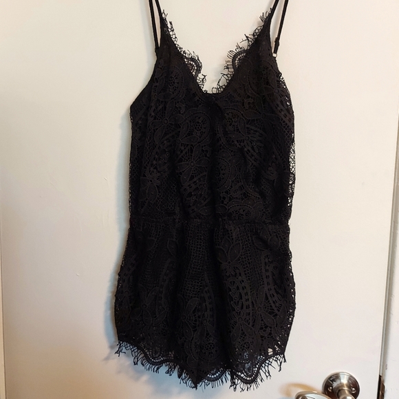 🌱 Cute Black Lace Romper - Picture 2 of 5